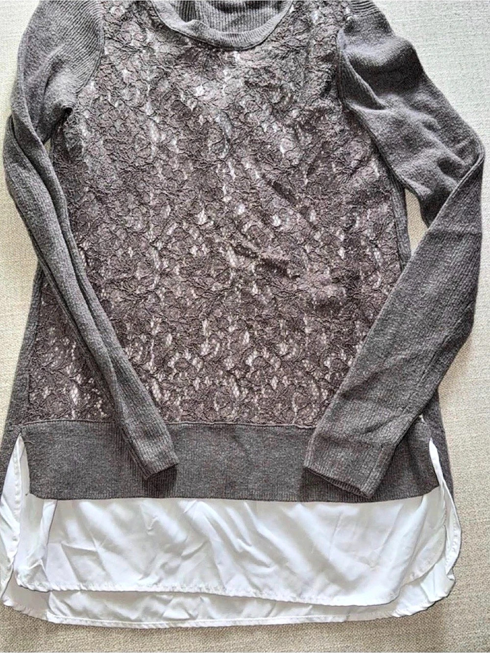 Simply Vera Wang Layered Hem Sweater Gray & White Size Small